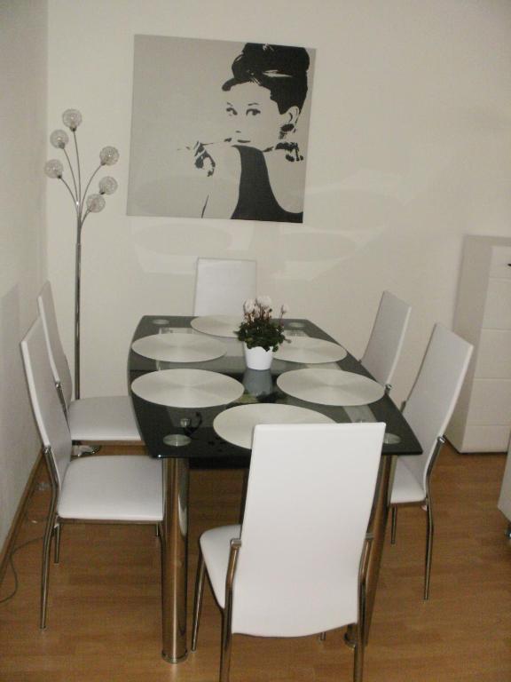 Apartment Mit Balkon